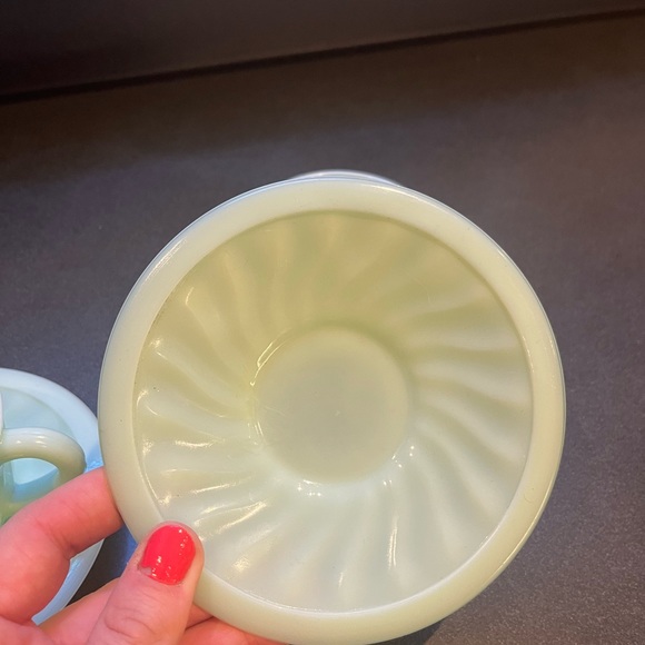 Pair of Vintage French Mint Green Cups and Saucers - Picture 11 of 14